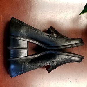 NATURALIZER Black Leather Heeled Loafer 8.5M